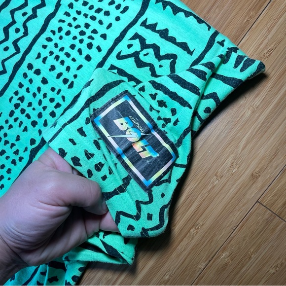 Vintage Green Bolt Pattern Tee - Picture 3 of 3